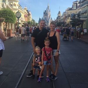 Meet your Posher, Sara larry